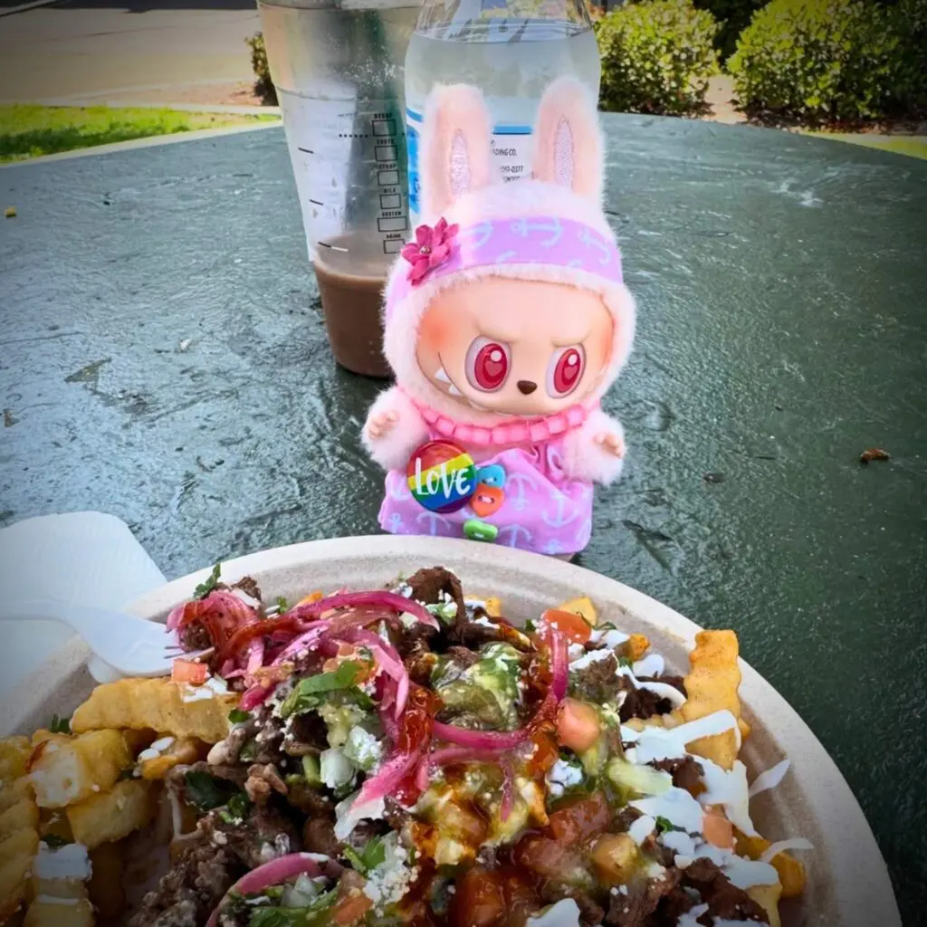 labubu dada clothes pizza necklace credit watwouldlabubudo