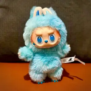 labubu big into energy hope gray bg