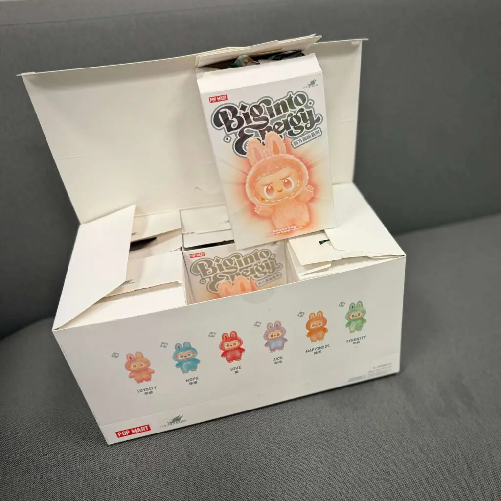 labubu have a seat set opened blind box w Ququ labubu inside