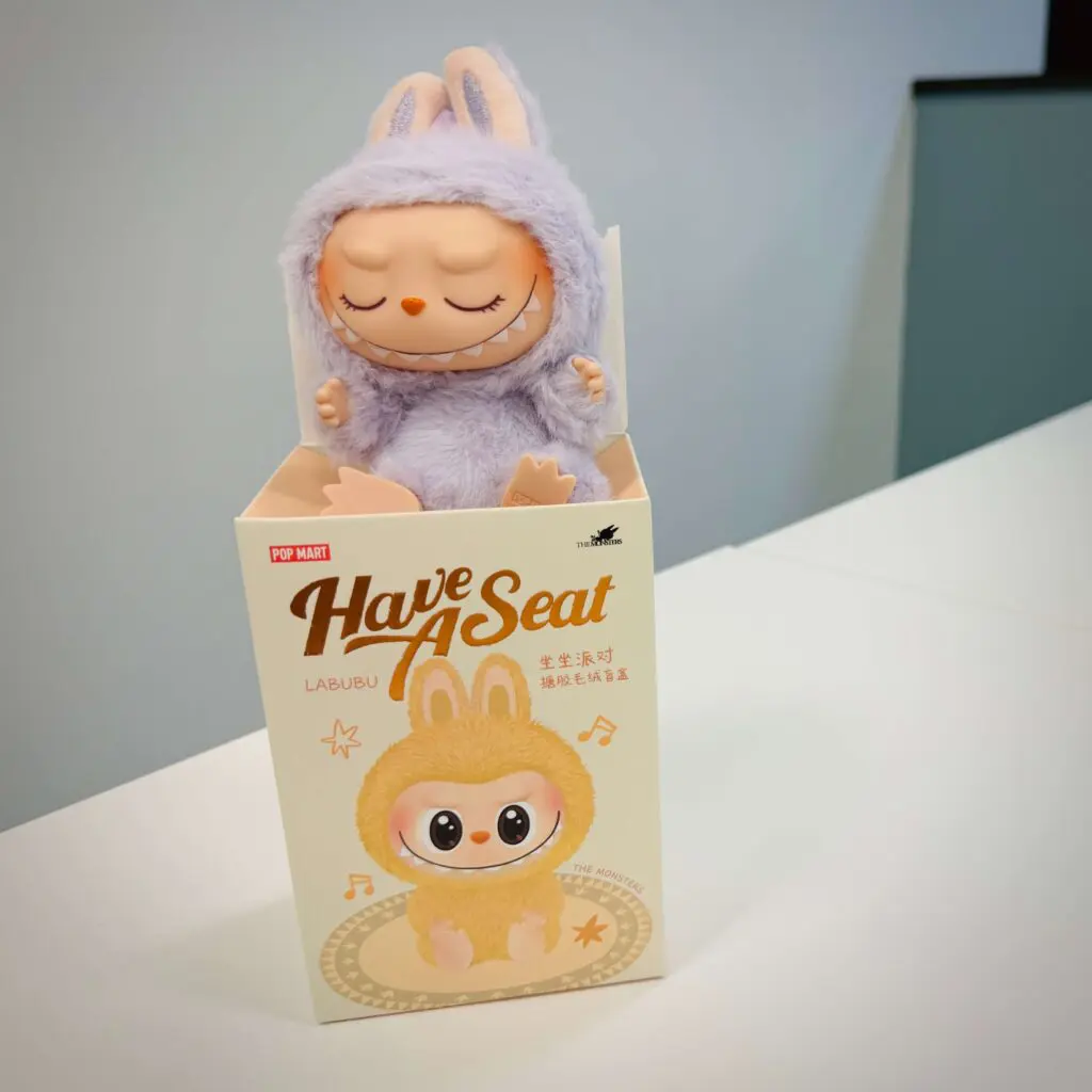 アイドル LABUBU THE MONSTERS have a seat zizi Pop Mart Labubu The Monsters Have a Seat ZIZI Vinyl Plush - US