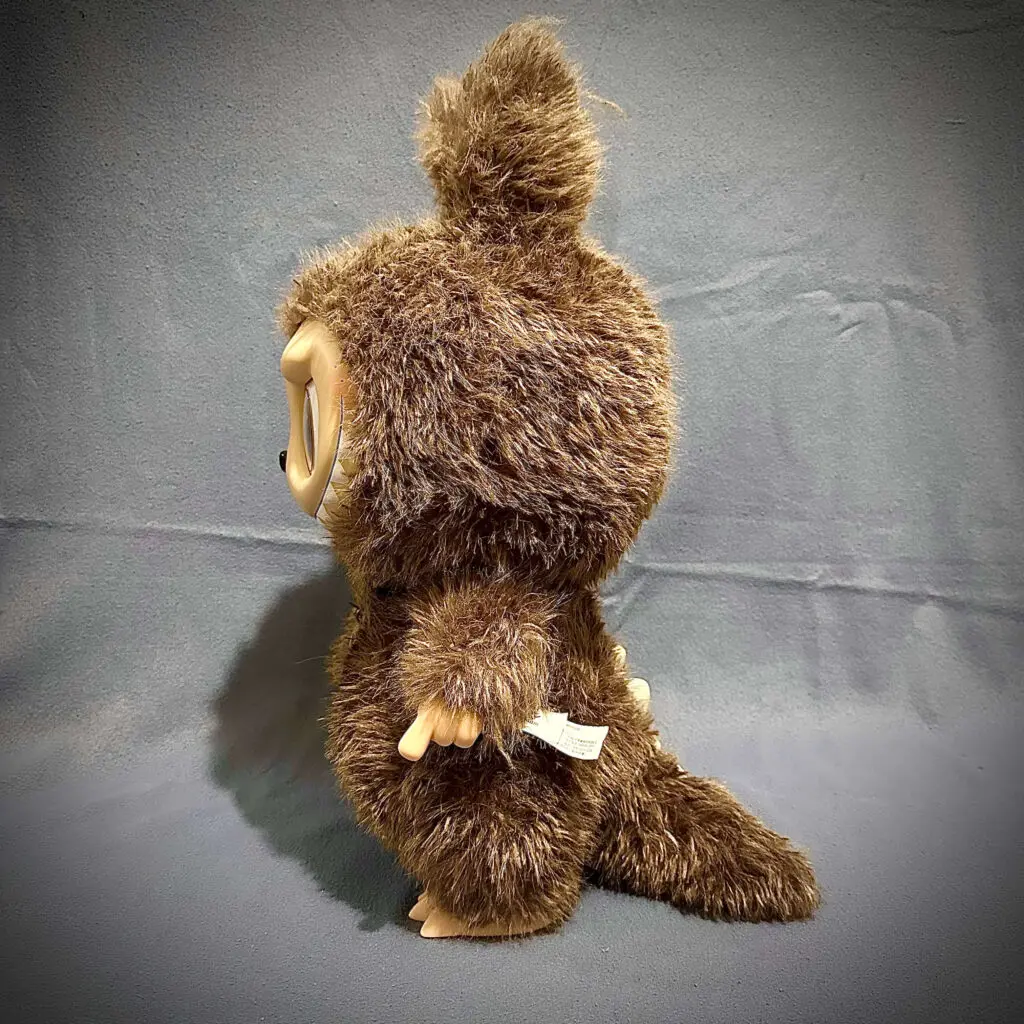 Size view of Zimomo I Found You showing his tail