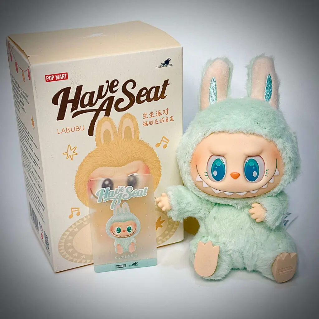 labubu have a seat ququ box with name card