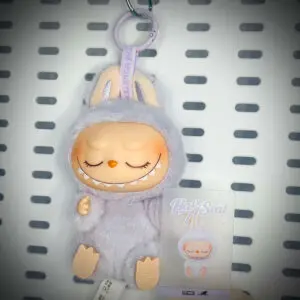 labubu have a seat zizi hung with name card