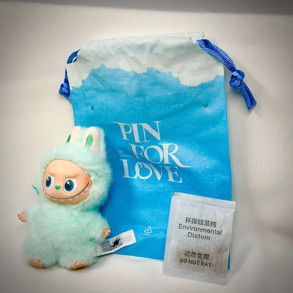 mini-labubu-pin-for-love-i-pouch