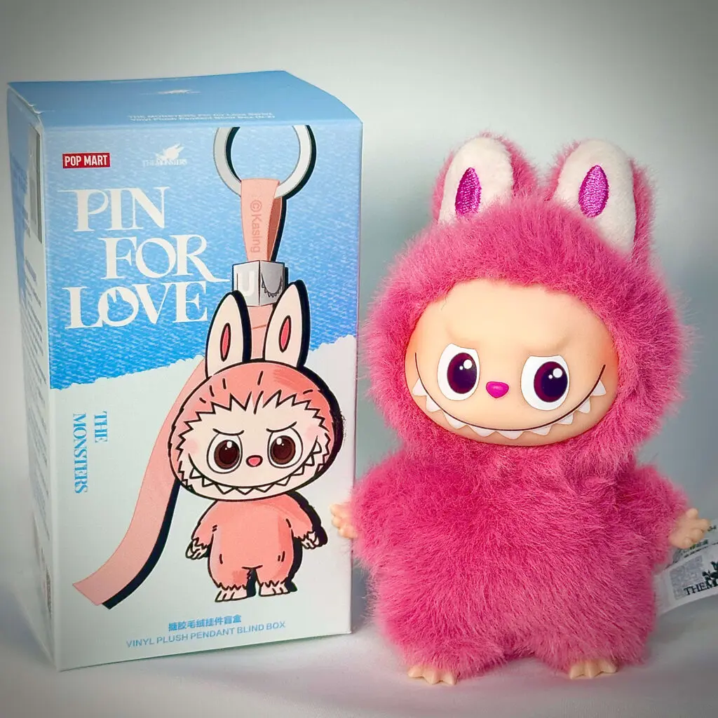 正規品 POPMARTラブブ LABUBU PIN FOR LOVE Q Labubu Pin for Love Q: Pics and Prices for mini Labubu 