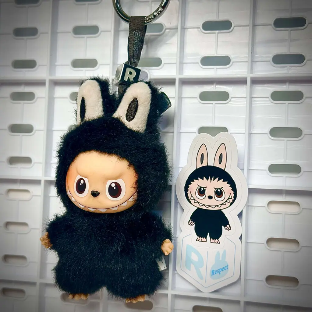 Labubu Pin for Love R: Pics and Prices for mini Labubu 