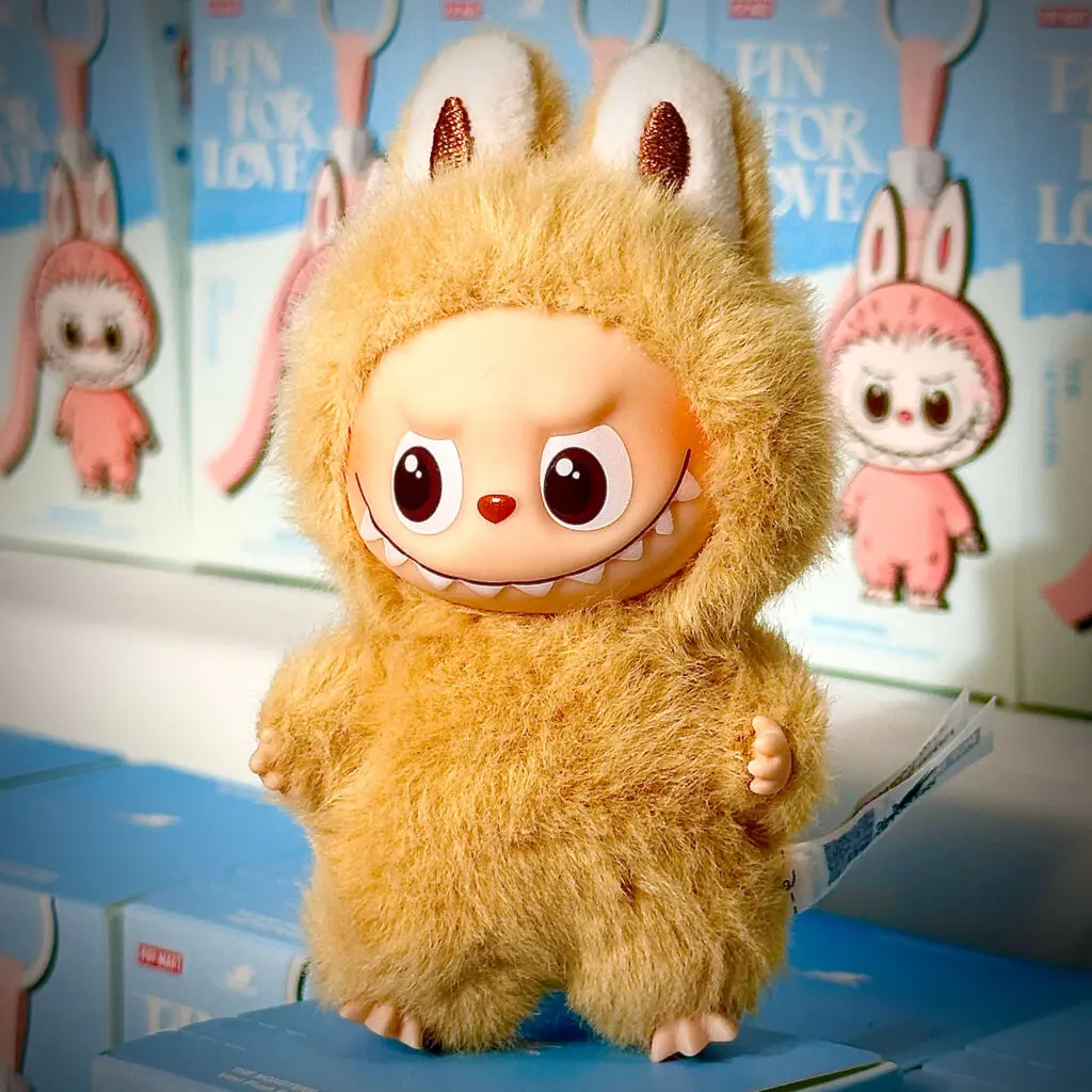 【S】ラブブ　LABUBU PIN FOR LOVE Labubu Pin for Love S: Pics and Prices for mini Labubu 
