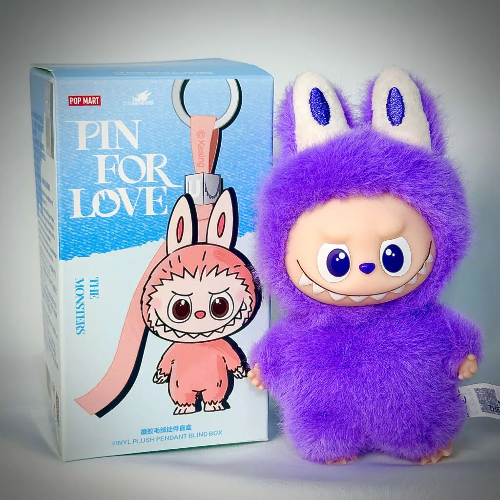 ラブブ LABUBU PIN FOR LOVE T Labubu Pin for Love T: Pics and Prices for mini Labubu 