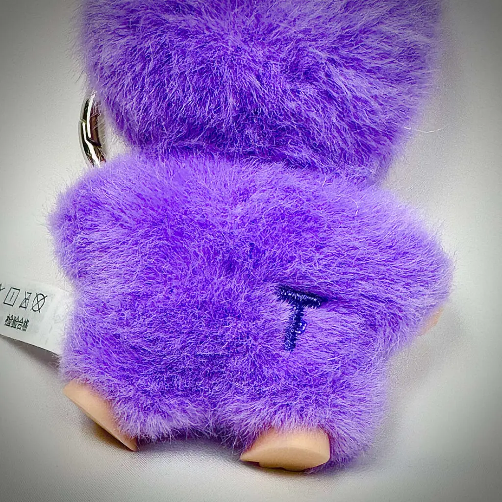 ラブブ LABUBU PIN FOR LOVE T Labubu Pin for Love T: Pics and Prices for mini Labubu 