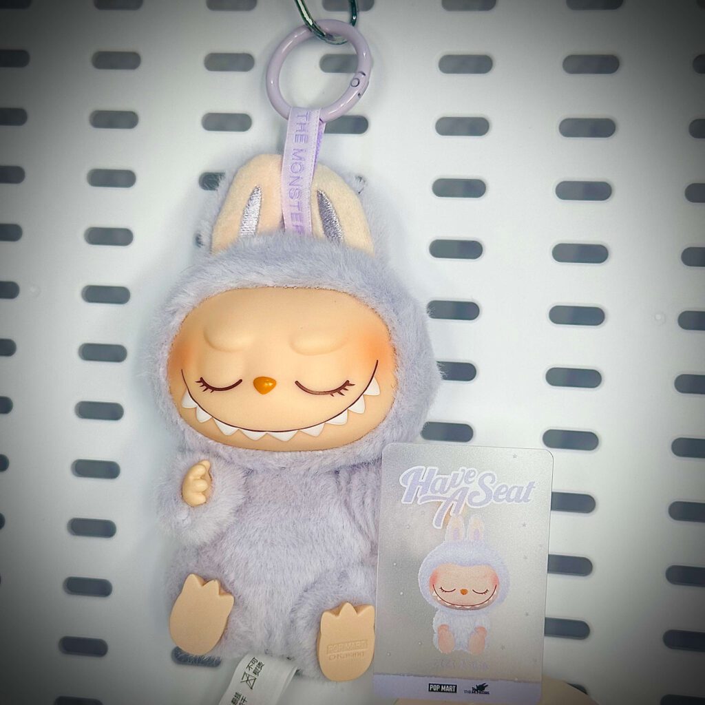 labubu have a seat zizi hung with name card