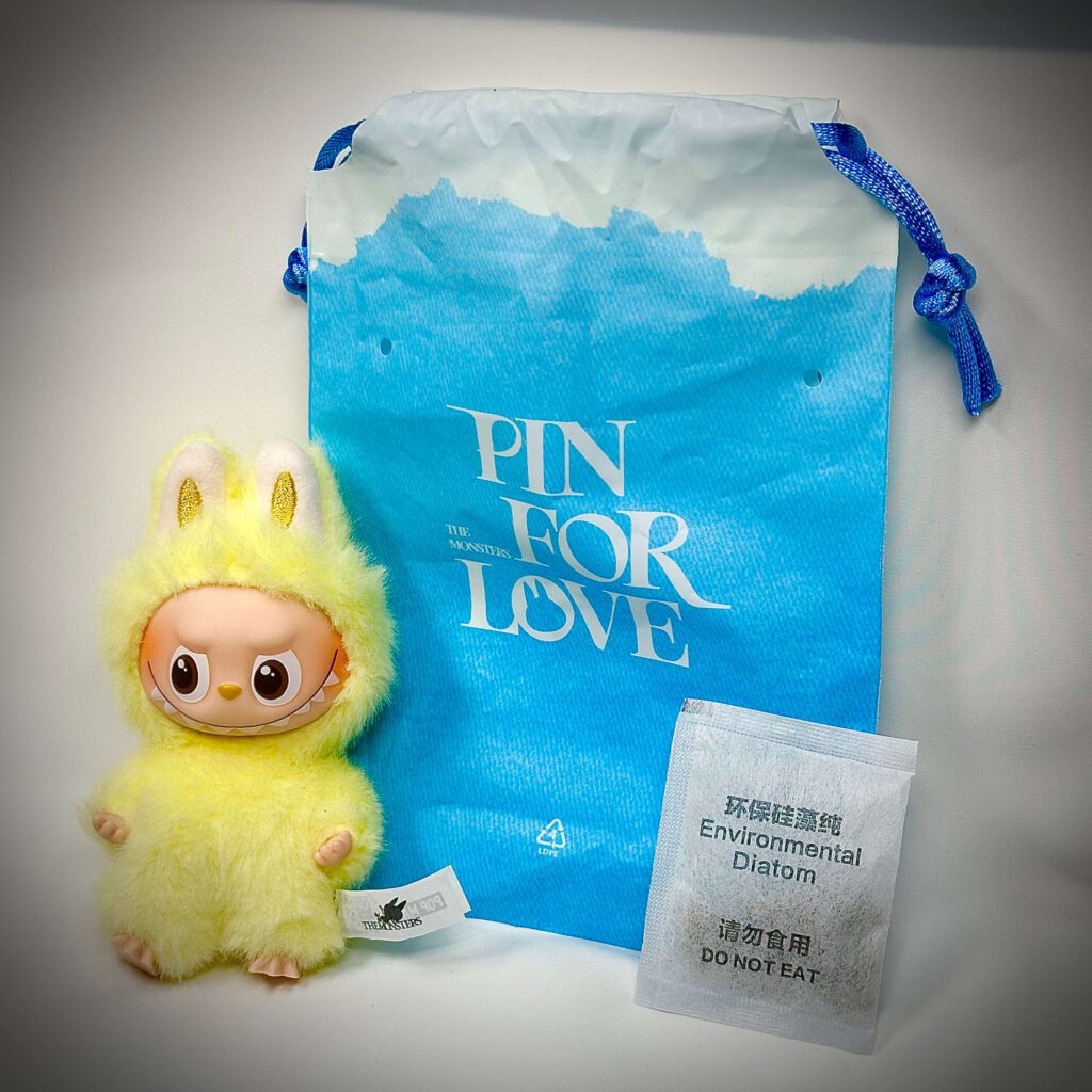 mini labubu pin for love f pouch