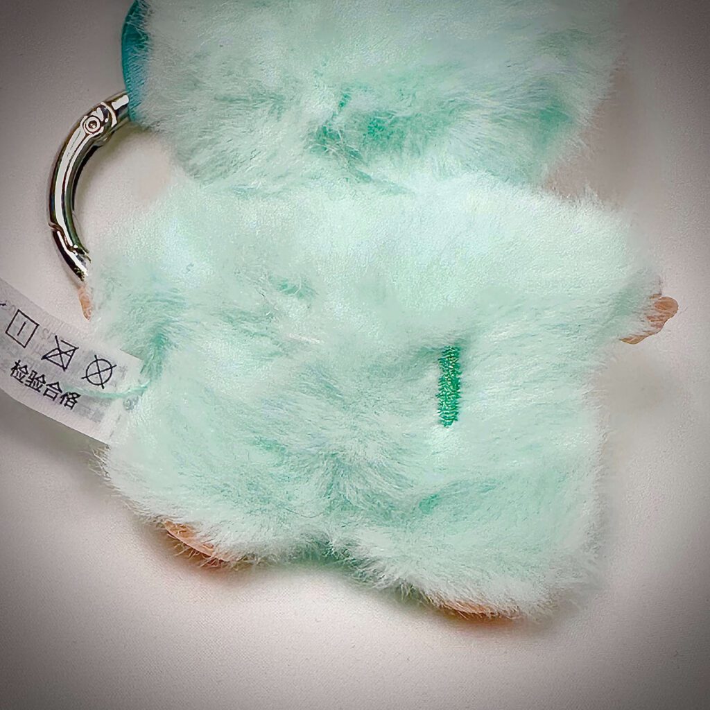 mini-labubu-pin-for-love-i-embroidered-back green labubu