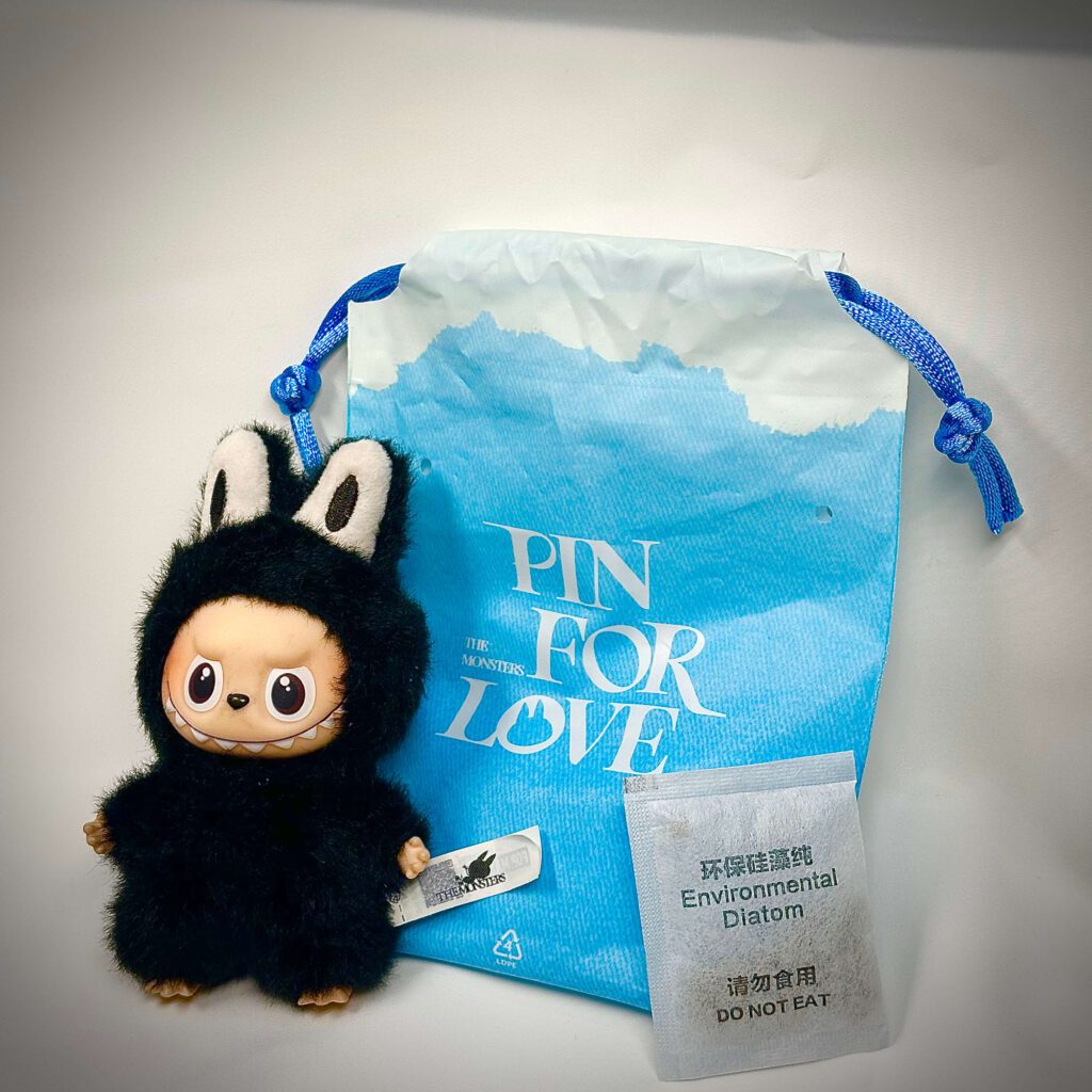 mini-labubu-pin-for-love-r-pouch
