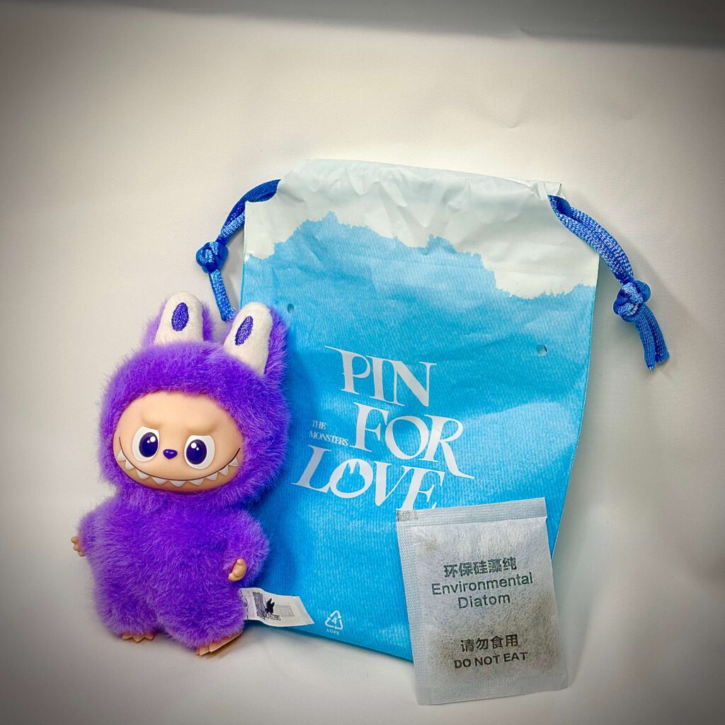 mini labubu pin for love t pouch
