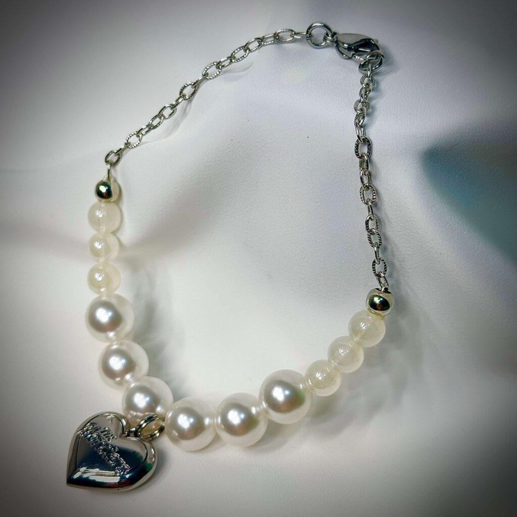 rock the universe labubu necklace flowing